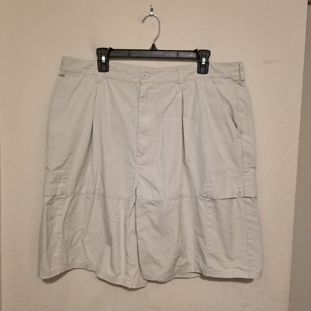 G.H. Bass & Co. Cream Colored  Cargo Shorts Size 38